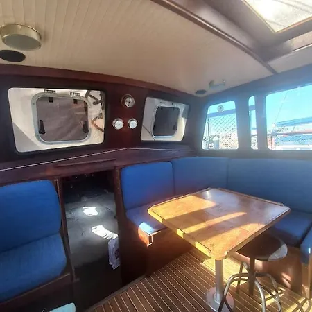 Excelente Velero Clasico En Botel Valencia