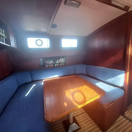 Botel Excelente Velero Clasico En *