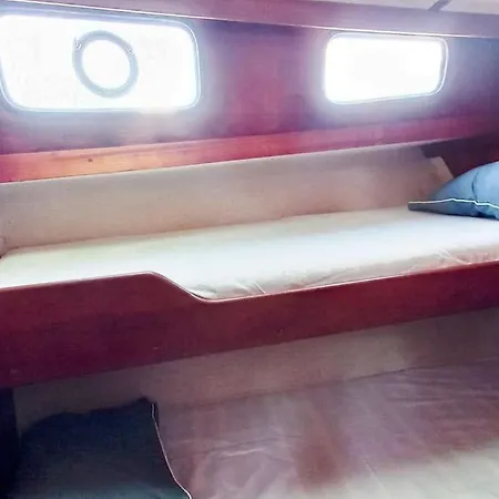 Botel Excelente Velero Clasico En