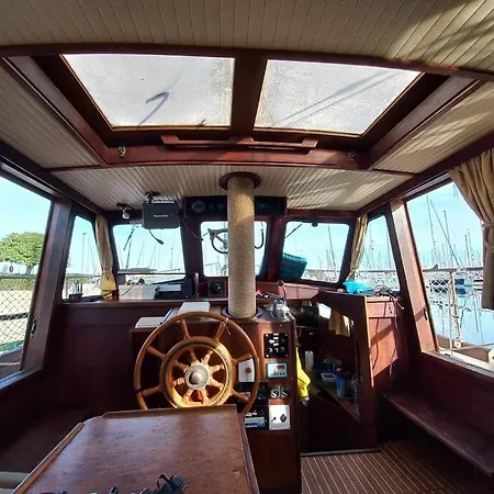 Excelente Velero Clasico En Botel Valencia