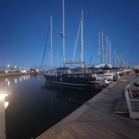 Excelente Velero Clasico En Botel Valencia